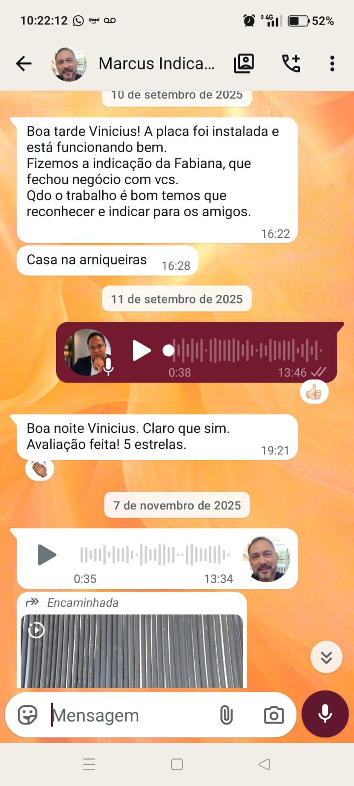 Print de conversa com cliente confirmando instalação funcionando bem e avaliação 5 estrelas